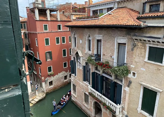 Anzolo Palace - Rooms & Apartments